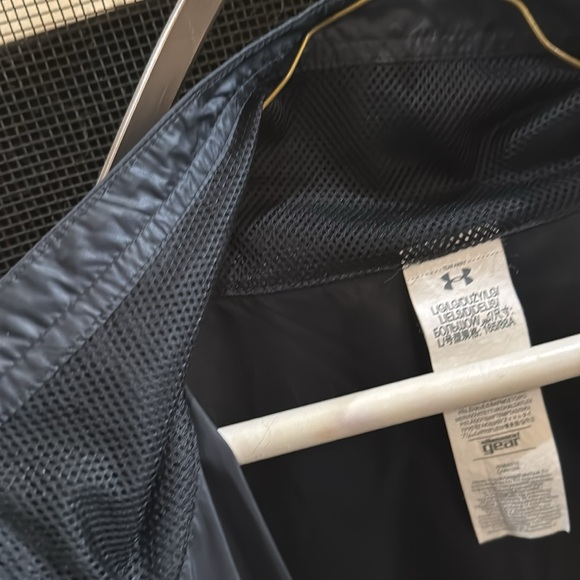 Women’s Under Armour Vest Sz L with ventilation zippered pockets - Picture 8 of 8